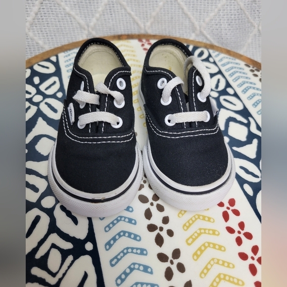 Vans KidsAuthentic Core (Toddler) size 4 - Picture 2 of 11